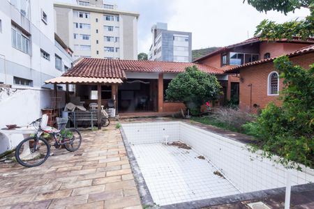 Casa à venda com 1272m², 4 quartos e 4 vagasPiscina