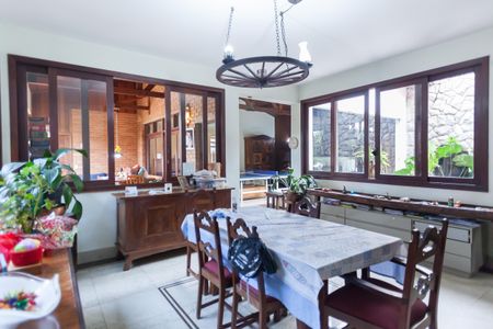 Casa à venda com 1272m², 4 quartos e 4 vagassala de jatar