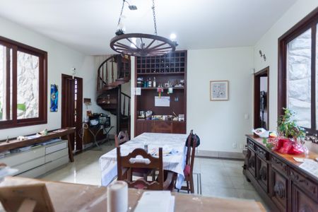 Casa à venda com 1272m², 4 quartos e 4 vagassala de jatar