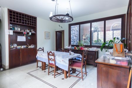 Casa à venda com 1272m², 4 quartos e 4 vagassala de jatar