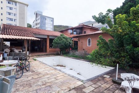Casa à venda com 1272m², 4 quartos e 4 vagasPiscina