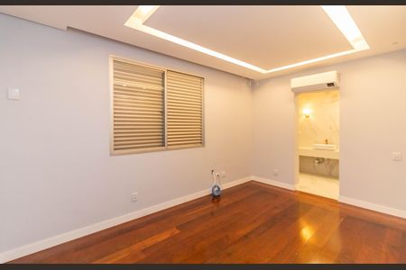 Apartamento à venda com 268m², 4 quartos e 4 vagas