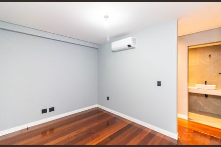 Apartamento à venda com 268m², 4 quartos e 4 vagas