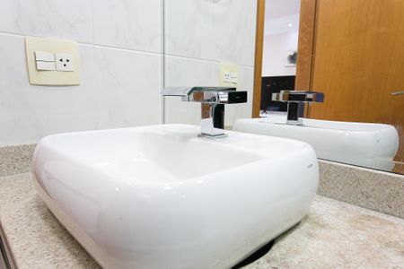 Apartamento à venda com 82m², 3 quartos e 2 vagas Apartamento à venda com 82m², 3 quartos e 2 vagasBanheiro Social