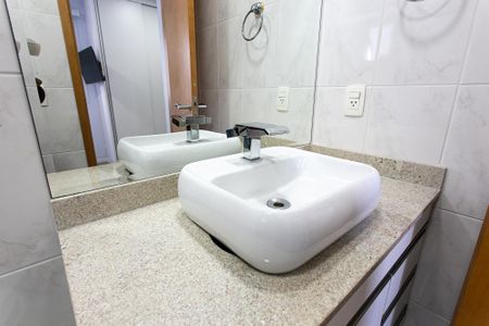 Apartamento à venda com 82m², 3 quartos e 2 vagas Apartamento à venda com 82m², 3 quartos e 2 vagasBanheiro da Suíte