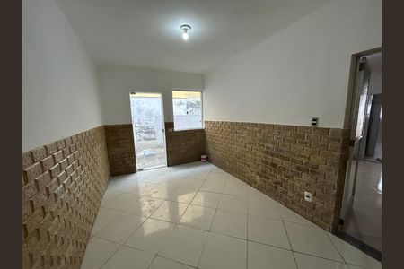 Sala de casa para alugar com 2 quartos, 70m² em Marechal Hermes, Rio de Janeiro