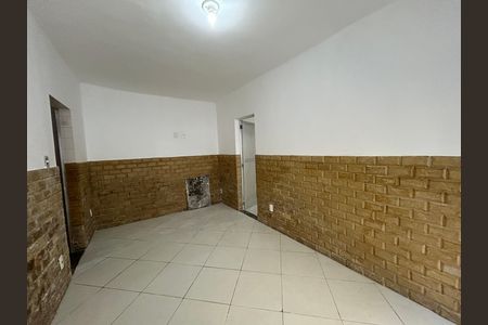 Sala de casa para alugar com 2 quartos, 70m² em Marechal Hermes, Rio de Janeiro