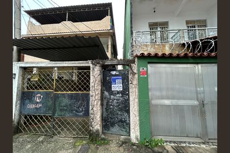 Casa para alugar com 70m², 2 quartos e sem vagaFachada + placa