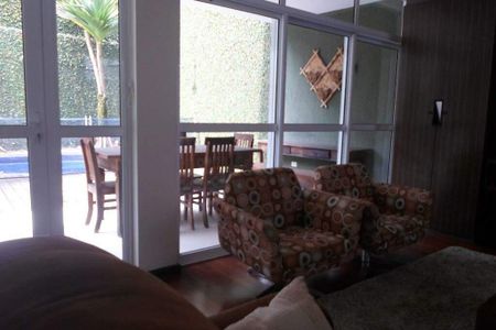 Casa à venda com 4 quartos, 450m² em Vila Alexandria, São Paulo