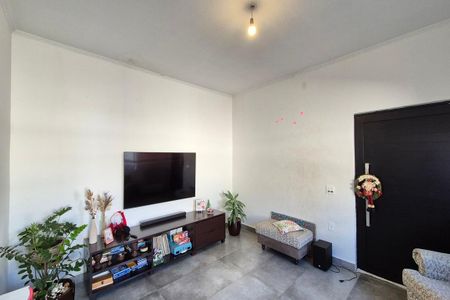 Casa à venda com 190m², 4 quartos e 3 vagas Casa à venda com 190m², 4 quartos e 3 vagasSala