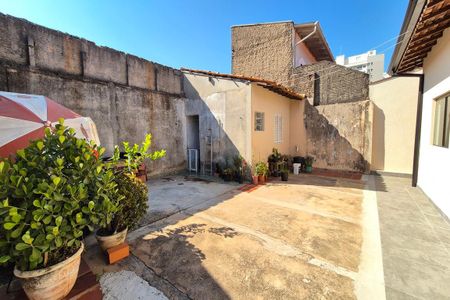 Casa à venda com 190m², 4 quartos e 3 vagas Casa à venda com 190m², 4 quartos e 3 vagasQuintal