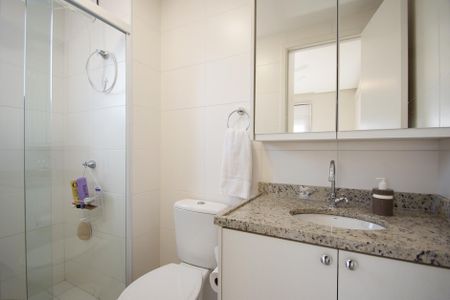 banheiro suite de kitnet/studio para alugar com 1 quarto, 28m² em Pinheiros, São Paulo