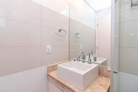 Apartamento à venda com 117m², 3 quartos e 3 vagas Apartamento à venda com 117m², 3 quartos e 3 vagasBanheiro da Suíte 2