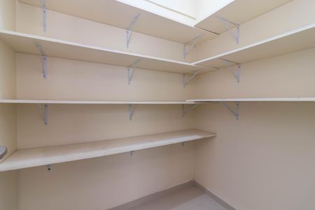 Apartamento à venda com 117m², 3 quartos e 3 vagas Apartamento à venda com 117m², 3 quartos e 3 vagasQuarto de Serviço