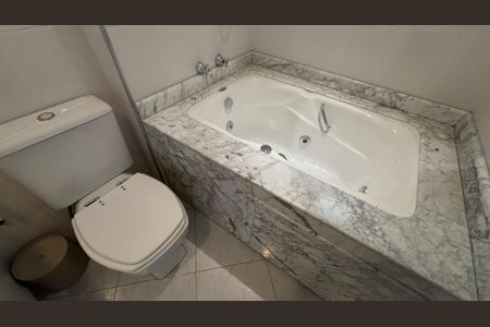 Apartamento à venda com 142m², 3 quartos e 3 vagasBanheiro da Suíte 1