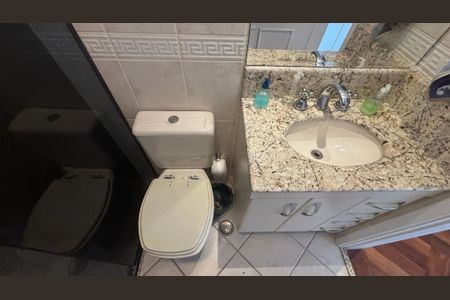 Apartamento à venda com 142m², 3 quartos e 3 vagasBanheiro da Suíte 2