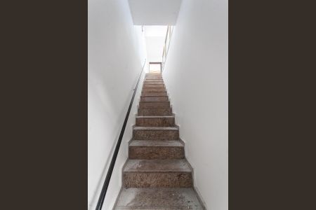 Casa para alugar com 200m², 4 quartos e 2 vagasEscada