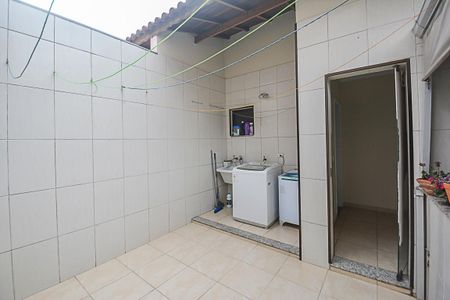 Casa à venda com 184m², 3 quartos e 2 vagas Casa à venda com 184m², 3 quartos e 2 vagasÁrea de Serviço