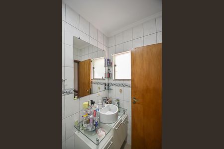 Casa à venda com 184m², 3 quartos e 2 vagas Casa à venda com 184m², 3 quartos e 2 vagasBanheiro