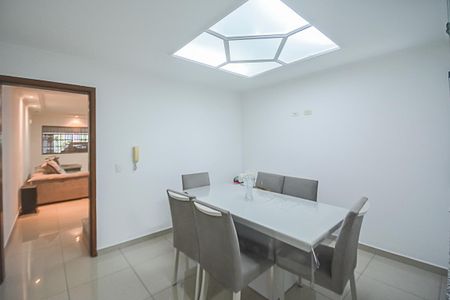 Casa à venda com 184m², 3 quartos e 2 vagas