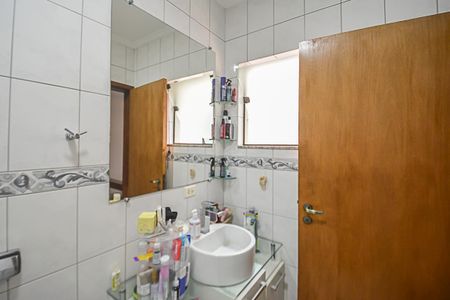 Casa à venda com 184m², 3 quartos e 2 vagas Casa à venda com 184m², 3 quartos e 2 vagasBanheiro