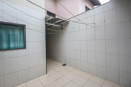 Casa à venda com 184m², 3 quartos e 2 vagas Casa à venda com 184m², 3 quartos e 2 vagasÁrea de Serviço