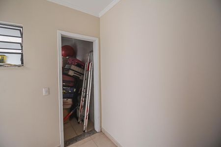 Casa à venda com 184m², 3 quartos e 2 vagas Casa à venda com 184m², 3 quartos e 2 vagasQuarto e Banheiro de Serviço