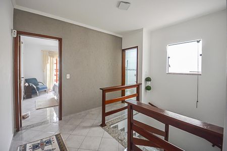 Casa à venda com 184m², 3 quartos e 2 vagas Casa à venda com 184m², 3 quartos e 2 vagasCorredor