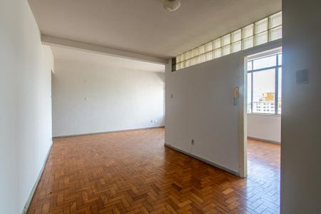 Apartamento à venda com 118m², 3 quartos e sem vaga Apartamento à venda com 118m², 3 quartos e sem vagaSala