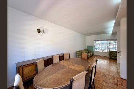 Casa para alugar com 130m², 3 quartos e 2 vagasSala