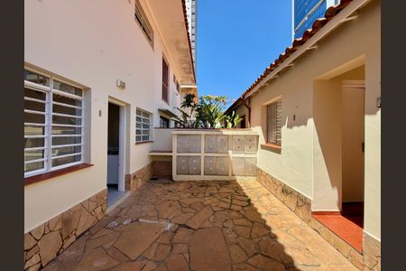 Casa para alugar com 130m², 3 quartos e 2 vagasQuintal