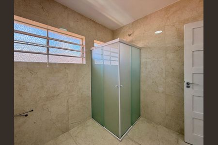 Casa para alugar com 130m², 3 quartos e 2 vagasBanheiro 