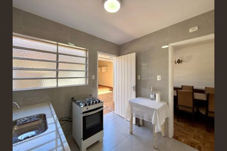 Casa para alugar com 130m², 3 quartos e 2 vagasCozinha 