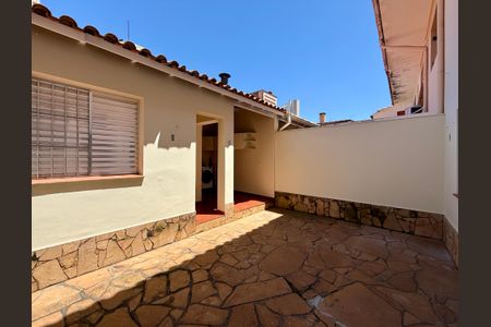 Casa para alugar com 130m², 3 quartos e 2 vagasQuintal