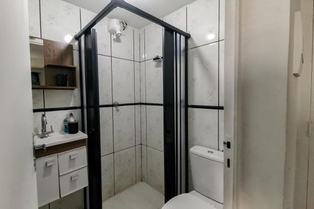 Banheiro de apartamento para alugar com 2 quartos, 48m² em Parque Munhoz, São Paulo