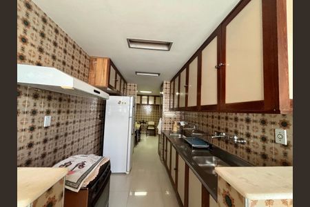 Apartamento para alugar com 180m², 4 quartos e 1 vaga Apartamento para alugar com 180m², 4 quartos e 1 vagaCozinha