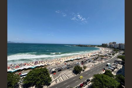 Apartamento para alugar com 180m², 4 quartos e 1 vaga Apartamento para alugar com 180m², 4 quartos e 1 vagaSala - vista para a praia