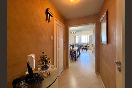 Apartamento para alugar com 180m², 4 quartos e 1 vaga Apartamento para alugar com 180m², 4 quartos e 1 vagaHall de entrada