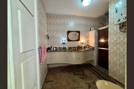 Apartamento para alugar com 180m², 4 quartos e 1 vaga Apartamento para alugar com 180m², 4 quartos e 1 vagaBanheiro social 1