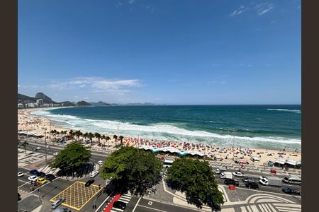 Apartamento para alugar com 180m², 4 quartos e 1 vaga Apartamento para alugar com 180m², 4 quartos e 1 vagaSala - vista para a praia
