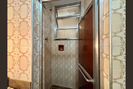 Apartamento para alugar com 180m², 4 quartos e 1 vaga Apartamento para alugar com 180m², 4 quartos e 1 vagaBanheiro social 1