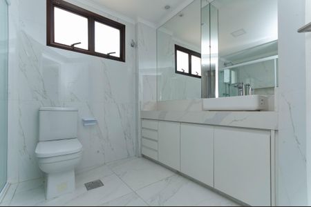 Apartamento para alugar com 155m², 4 quartos e 2 vagasBanheiro do quarto 2 Suíte