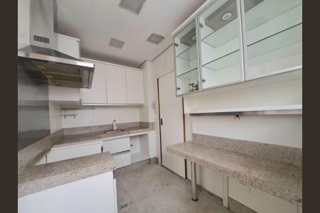 Apartamento para alugar com 120m², 4 quartos e 1 vaga