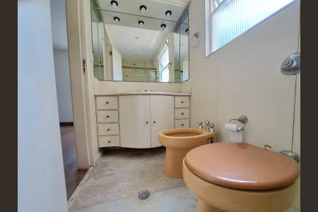 Apartamento para alugar com 120m², 4 quartos e 1 vaga