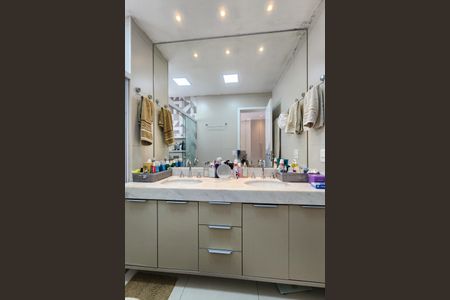 Apartamento à venda com 151m², 3 quartos e 2 vagasBanheiro da Suíte 1