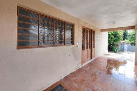 Casa à venda com 315m², 3 quartos e 4 vagas Casa à venda com 315m², 3 quartos e 4 vagasCorredor - Quintal