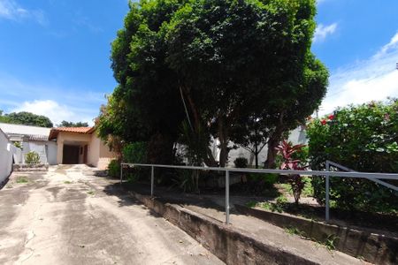 Casa à venda com 315m², 3 quartos e 4 vagas Casa à venda com 315m², 3 quartos e 4 vagasQuintal - Garagem