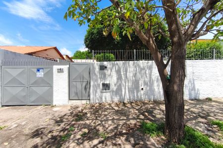 Casa à venda com 315m², 3 quartos e 4 vagas Casa à venda com 315m², 3 quartos e 4 vagasFachada