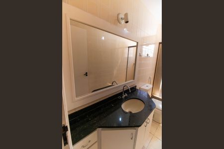 Apartamento à venda com 94m², 2 quartos e 1 vaga Apartamento à venda com 94m², 2 quartos e 1 vagaBanheiro Social