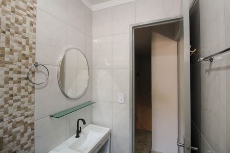 Casa à venda com 72m², 2 quartos e 1 vaga Casa à venda com 72m², 2 quartos e 1 vagaBanheiro